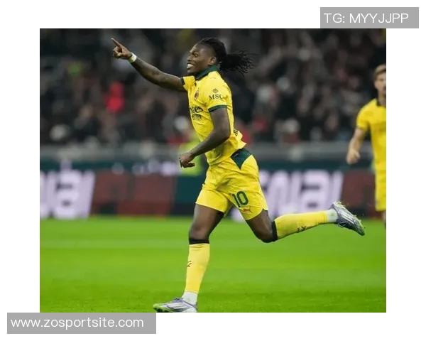 莱奥庆祝被加比亚拦截福法纳及时帮他整理衣领 莱奥庆祝被加比亚拦截福法纳及时帮他整理衣领