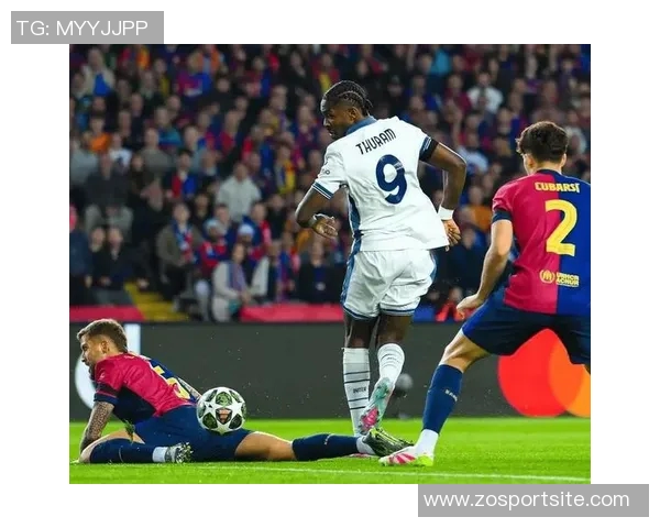 乌龙事件!图拉姆意外磕球阿塞拜疆门将失误助法国3-1领先 乌龙事件!图拉姆意外磕球阿塞拜疆门将失误助法国3-1领先