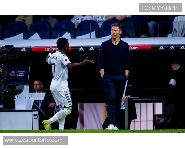 皇马更衣室团结一心共同抵御外界干扰与压力